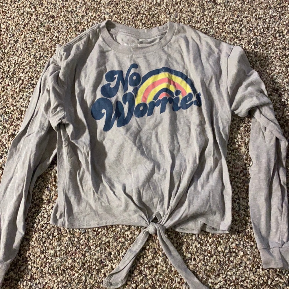 “No Worries” long sleeve crop top